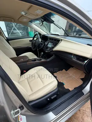 Toyota Avalon XLE Plus Sedan FWD (3.5L 6cyl 6A) 2017 Gold