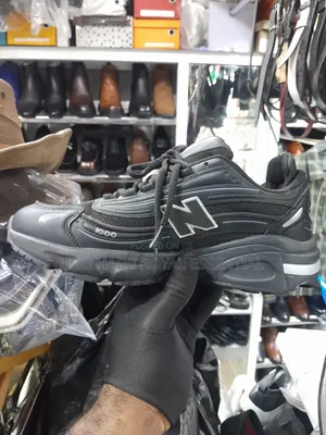 New Balance 1000 Triple Black Chunky Sneakers