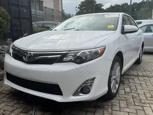 Toyota Camry XLE V6 4dr Sedan (3.5L 6cyl 6A) 2012 White
