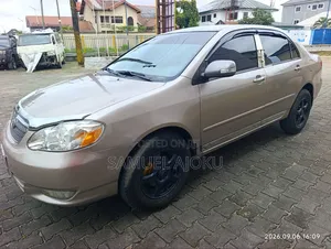 Toyota Corolla LE 2004 Gold