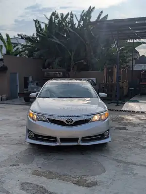 Toyota Camry SE 4dr Sedan (2.5L 4cyl 6A) 2013 Silver