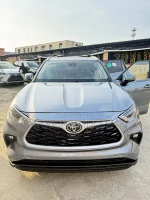Toyota Highlander XLE 2022 Silver