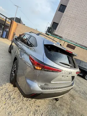 Toyota Highlander XLE 2022 Silver