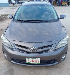 Toyota Corolla LE 4dr Sedan (1.8L 4cyl 4A) 2013 Gray