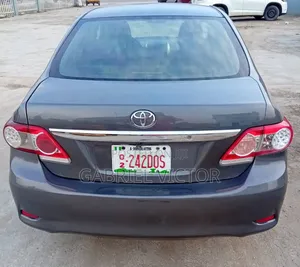Toyota Corolla LE 4dr Sedan (1.8L 4cyl 4A) 2013 Gray