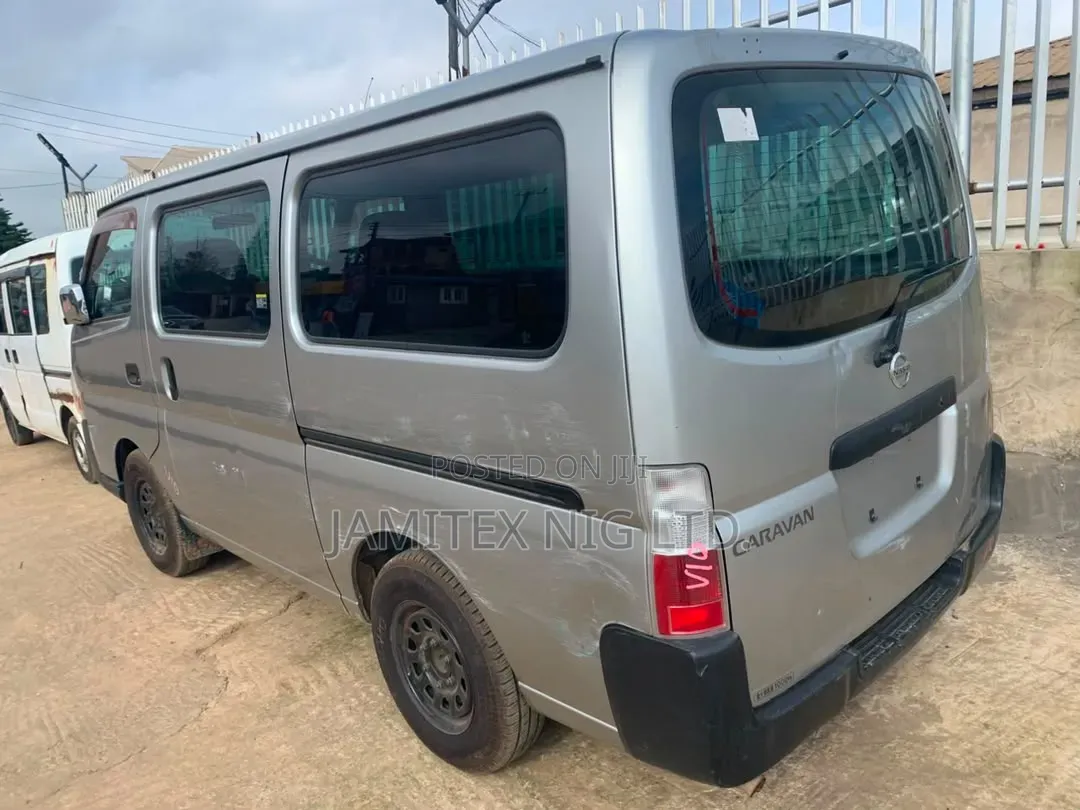 Nissan Caravan (Urvan) 2008 Silver