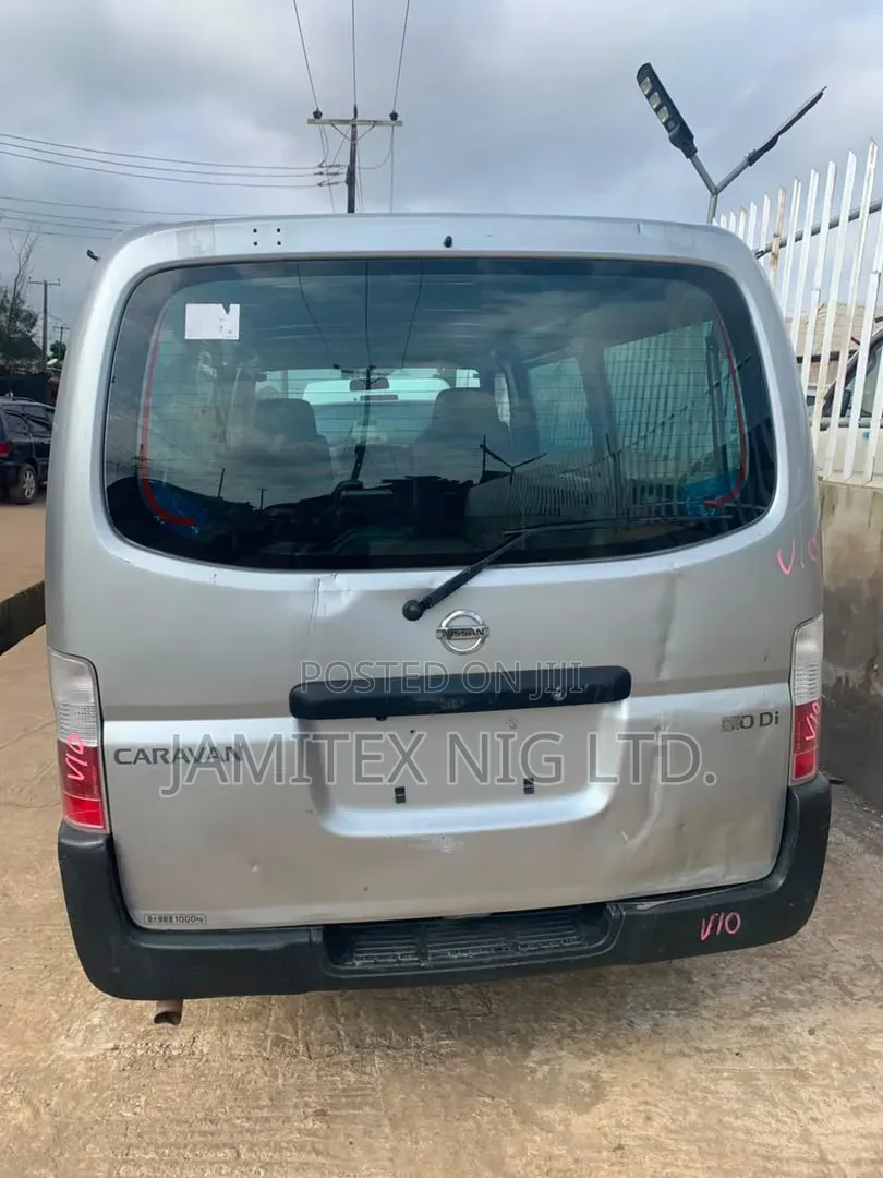 Nissan Caravan (Urvan) 2008 Silver