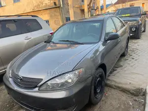 Toyota Camry LE 4dr Sedan (2.4L 4cyl 5A) 2005 Gray