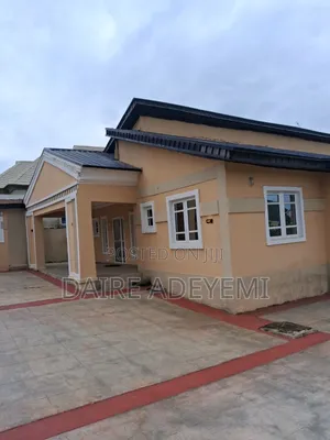4bdrm Bungalow in West Park & Gardens,, Ibadan for rent