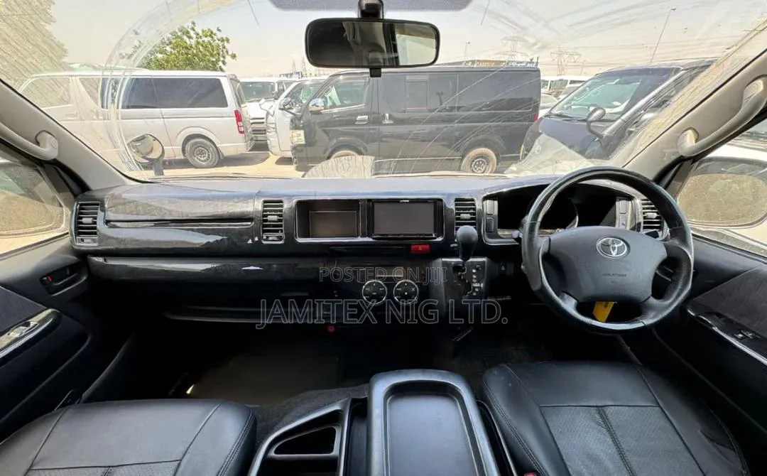 Nissan Caravan (Urvan) 2008 Silver