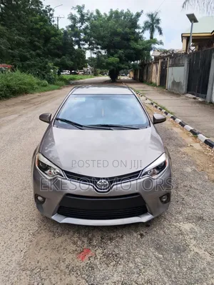 Toyota Corolla LE 4dr Sedan (1.8L 4cyl CVT) 2015 Gold