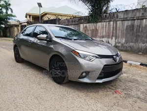 Toyota Corolla LE 4dr Sedan (1.8L 4cyl CVT) 2015 Gold
