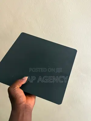PS4 + 2 Custom Pads 1TB + Fifa21 Disk 2 Games
