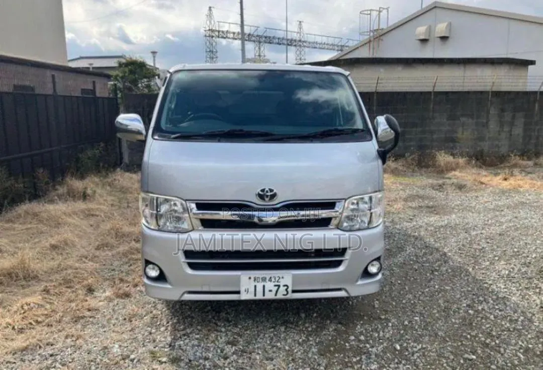 Toyota HiAce 2010