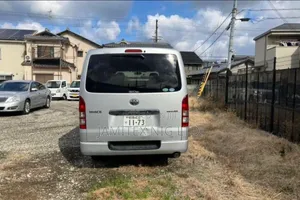 Toyota HiAce 2010