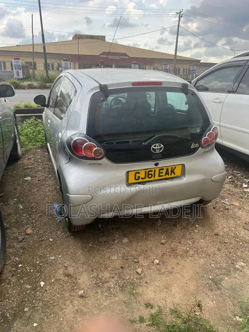 Toyota Aygo 2011 Silver