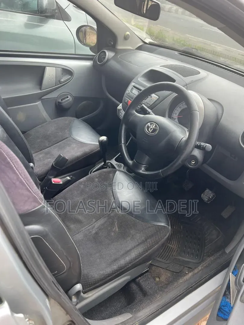 Toyota Aygo 2011 Silver