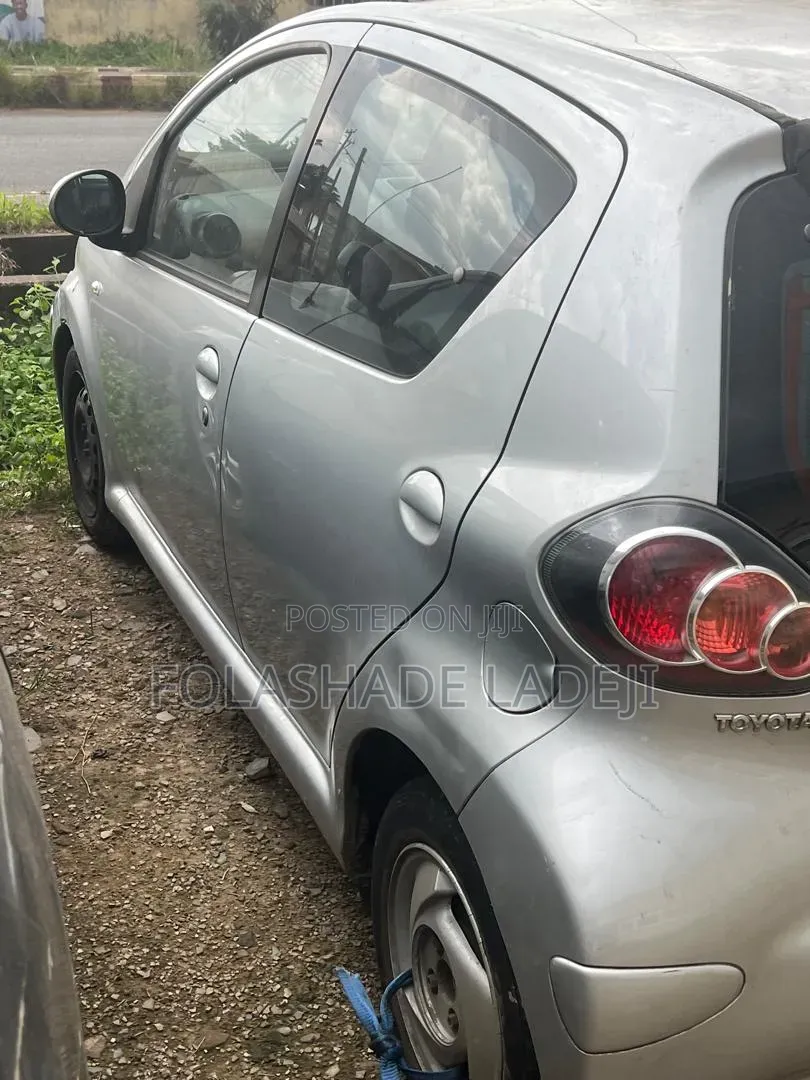 Toyota Aygo 2011 Silver