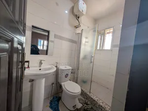 3bdrm Block of Flats in 6 Dolapo Close, Thomas Estate for rent