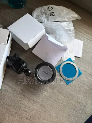 Ugreen Magnetic Car Phone Holder.