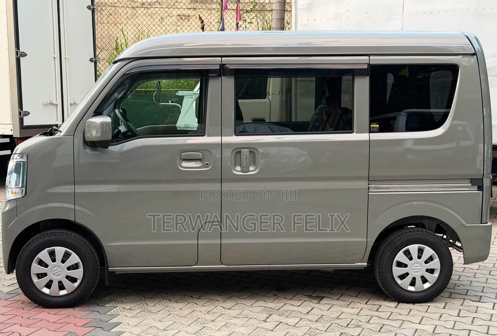 Suzuki Every 2012 Brown