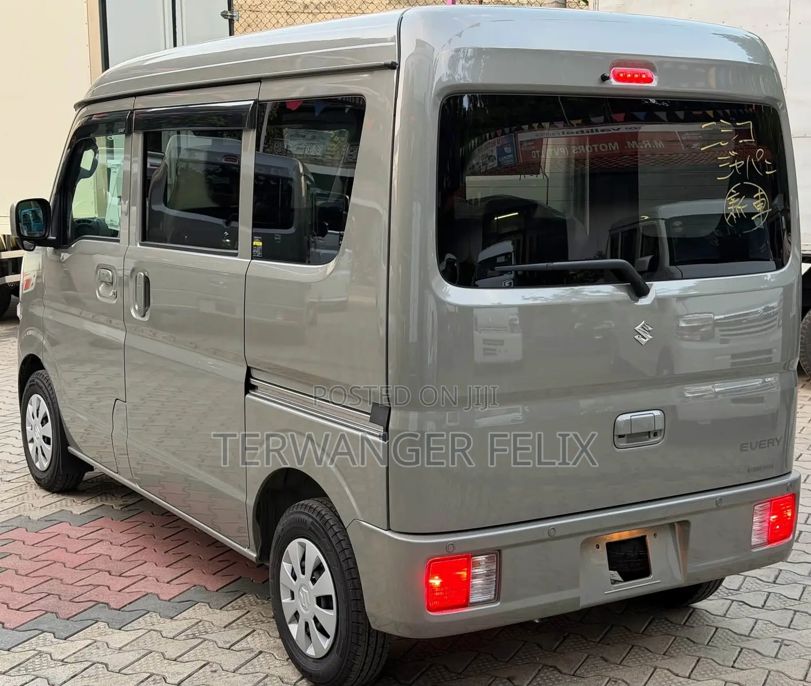 Suzuki Every 2012 Brown
