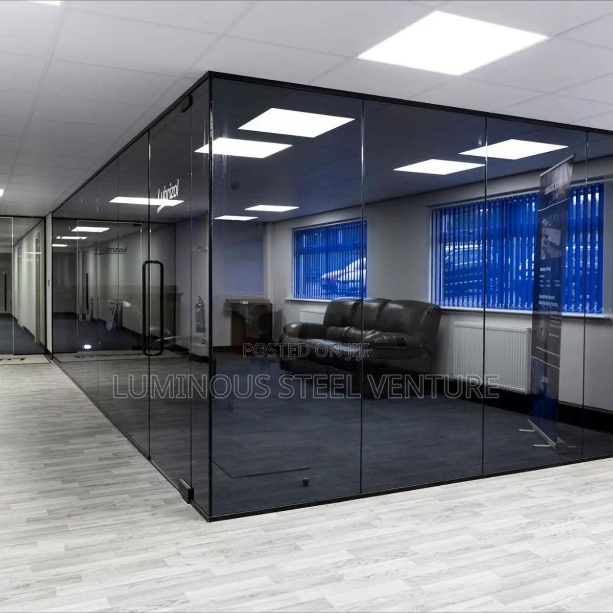 Tempered Glass for Office Partitions Is a Strong, Safe
