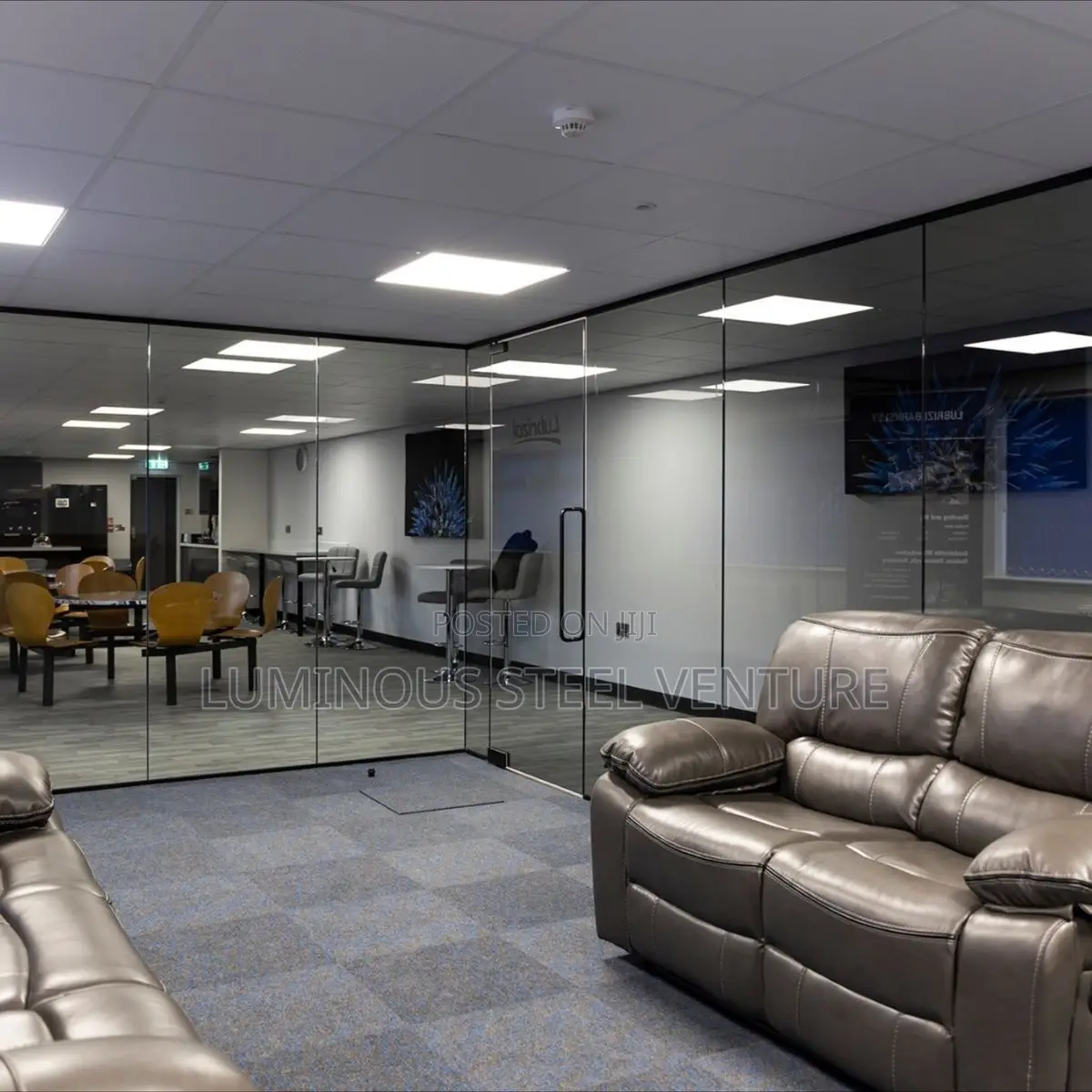 Tempered Glass for Office Partitions Is a Strong, Safe