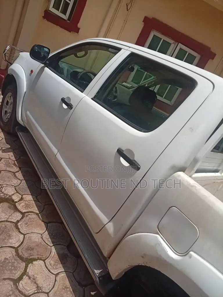 Toyota Hilux 2012 White
