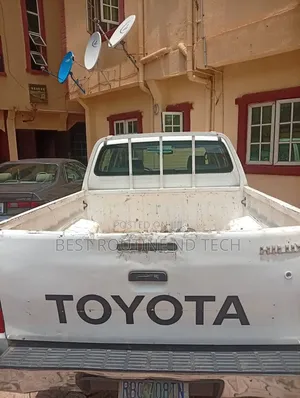 Toyota Hilux 2012 White