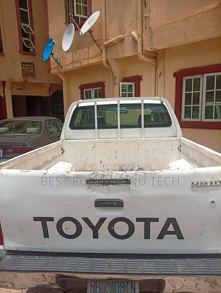 Toyota Hilux 2012 White