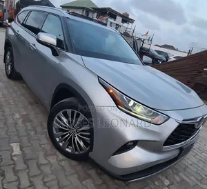 Toyota Highlander Platinum 2025 Silver