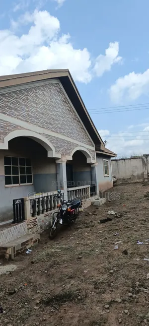 3bdrm Bungalow in Thinkers Corner, Enugu for rent