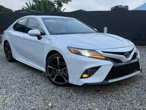 Toyota Camry XSE FWD (2.5L 4cyl 8AM) 2018 White