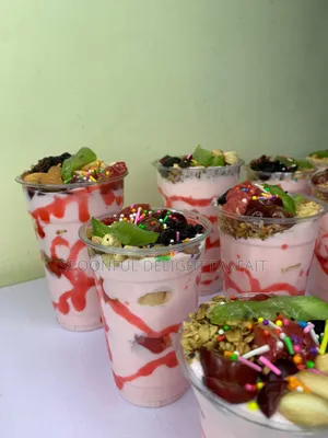 Strawberry Bliss Parfait (350ml Cup)