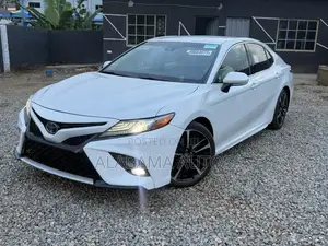 Toyota Camry XSE FWD (2.5L 4cyl 8AM) 2018 White