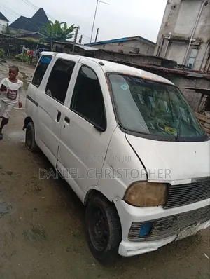 Toyota HiAce 2013 White