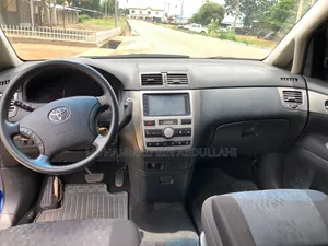 Toyota Verso 2009 Blue