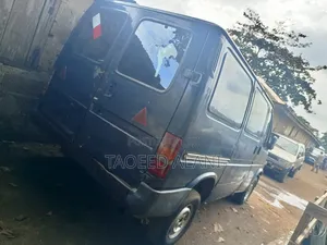 Ford Transit 2000 Blue
