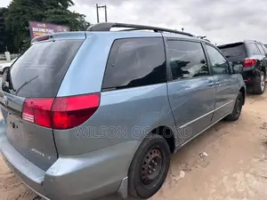 Toyota Sienna 2006 Blue