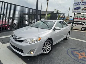 Toyota Camry XLE 4dr Sedan (2.5L 4cyl 6A) 2012 Silver