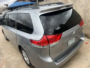 Toyota Sienna 2014 Blue