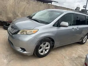 Toyota Sienna 2014 Blue