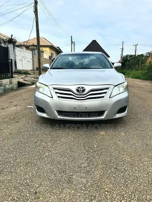 Toyota Camry XLE 4dr Sedan (2.5L 4cyl 6AM) 2010 Silver