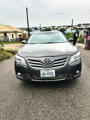Toyota Camry XLE 4dr Sedan (2.5L 4cyl 6AM) 2010 Gray