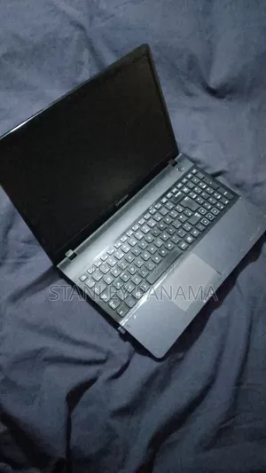 Laptop Samsung NP300E5C 8GB Intel Core i5 HDD 256GB
