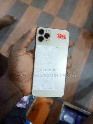 Apple iPhone 11 Pro Max 64 GB Gold