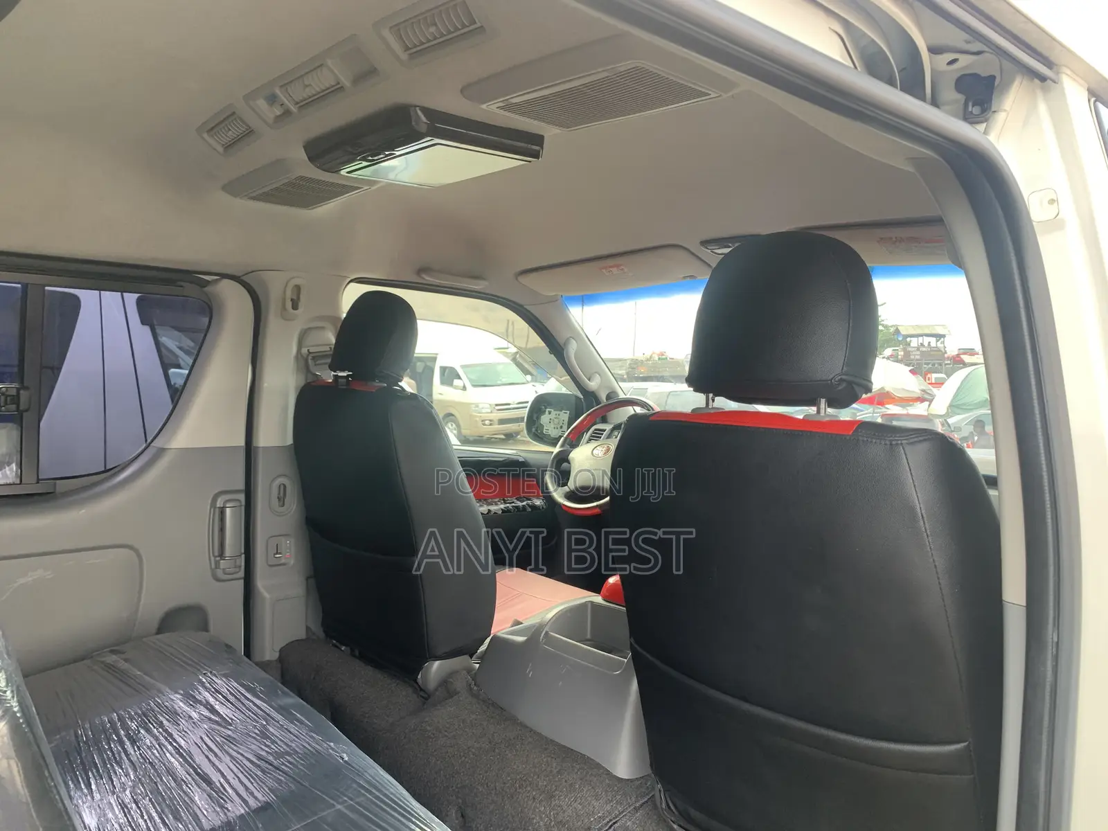 Toyota HiAce 2014 White