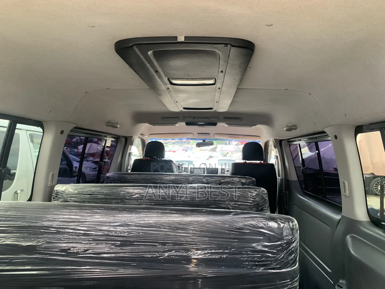 Toyota HiAce 2014 White
