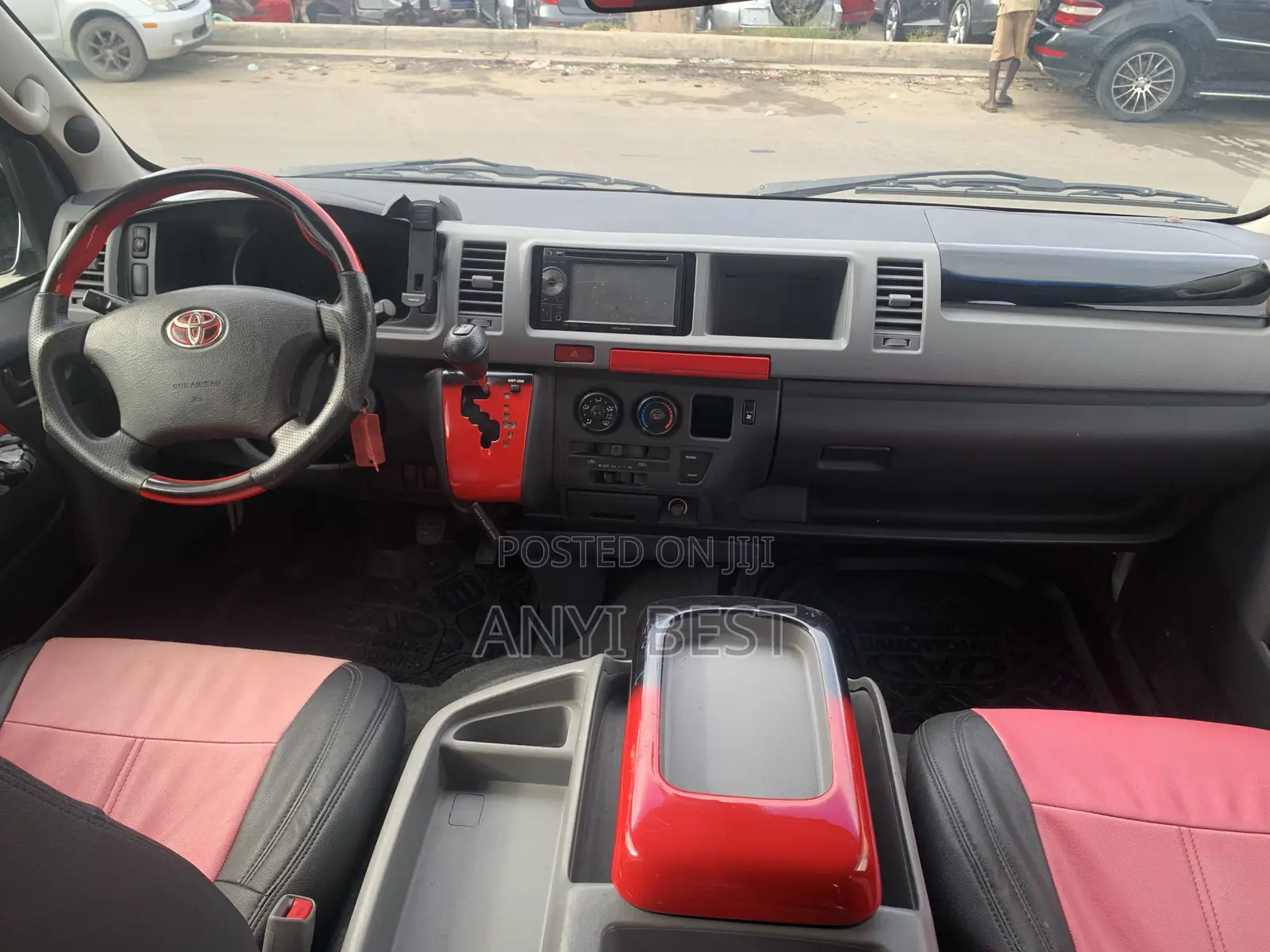 Toyota HiAce 2014 White